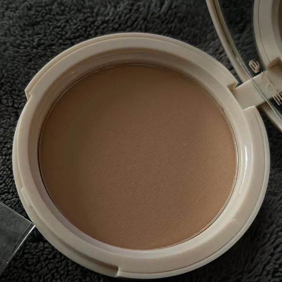 Bite Beauty Tan 1 Changemaker Pressed Powder - Picture 5 of 5